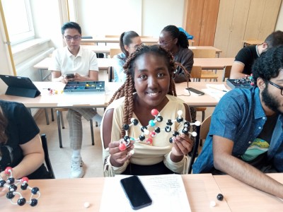 Letni program TABMED (Torun and Bydgoszcz Medical Summer Program) w Katedrze Chemii Organicznej, realizowany przez zagranicznych studentów kierunku farmacja . Kliknij, aby powiększyć zdjęcie.